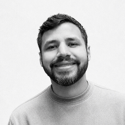 Alex Díaz — Fundador · Asesor de visa americana de turismo y negocios (B1/B2)